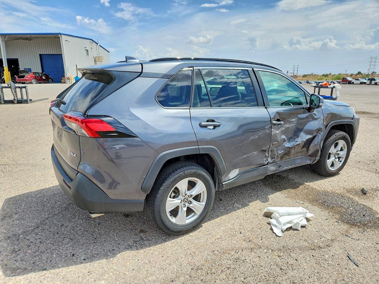 2021 TOYOTA RAV4 XLE — снимка 3