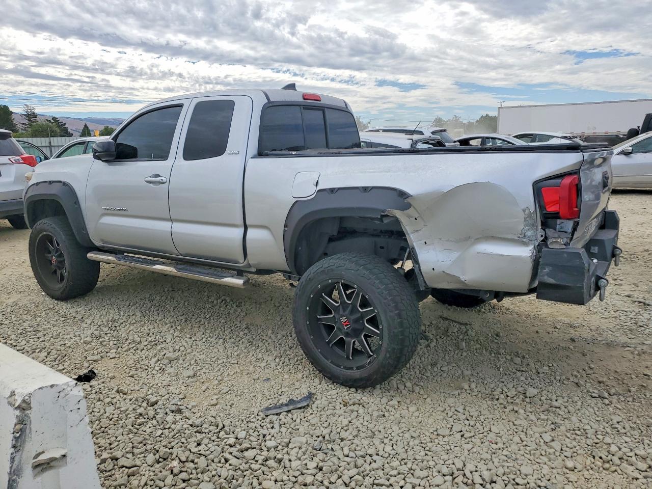 2017 TOYOTA TACOMA SR V6 — снимка 2