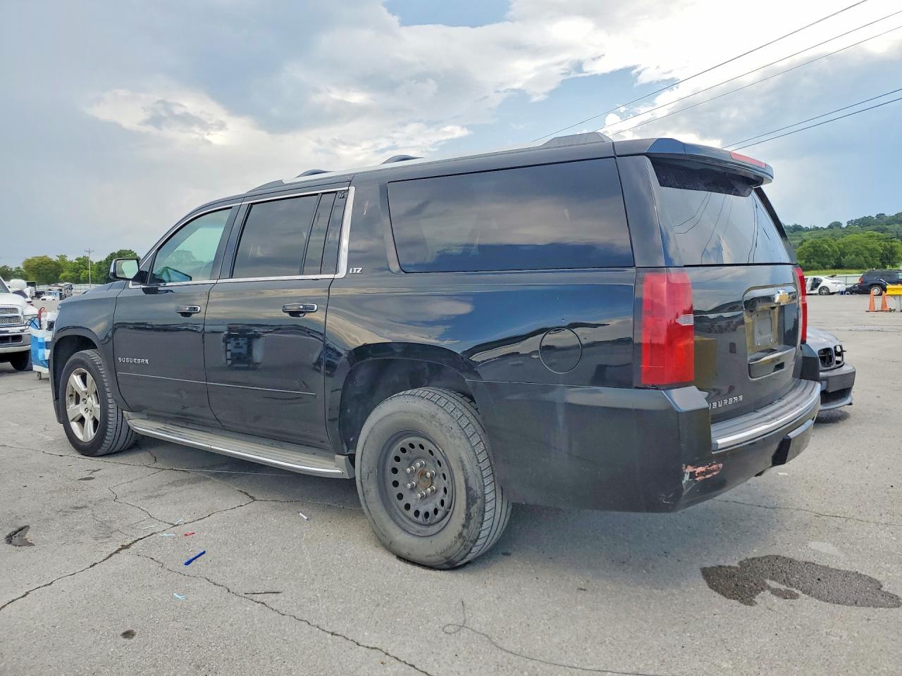 2015 CHEVROLET SUBURBAN K1500 LTZ — снимка 2