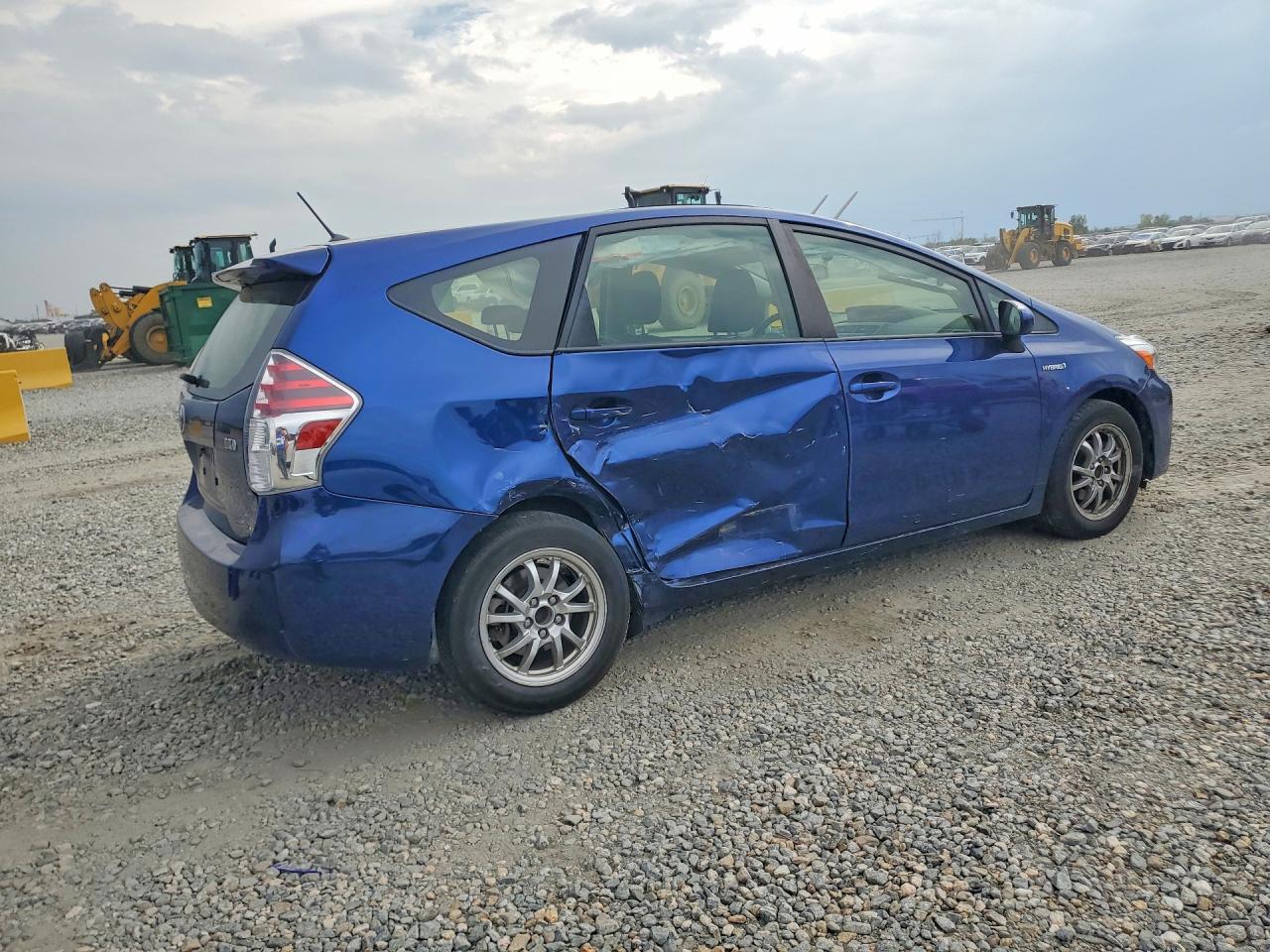 2015 TOYOTA PRIUS V TWO — снимка 3