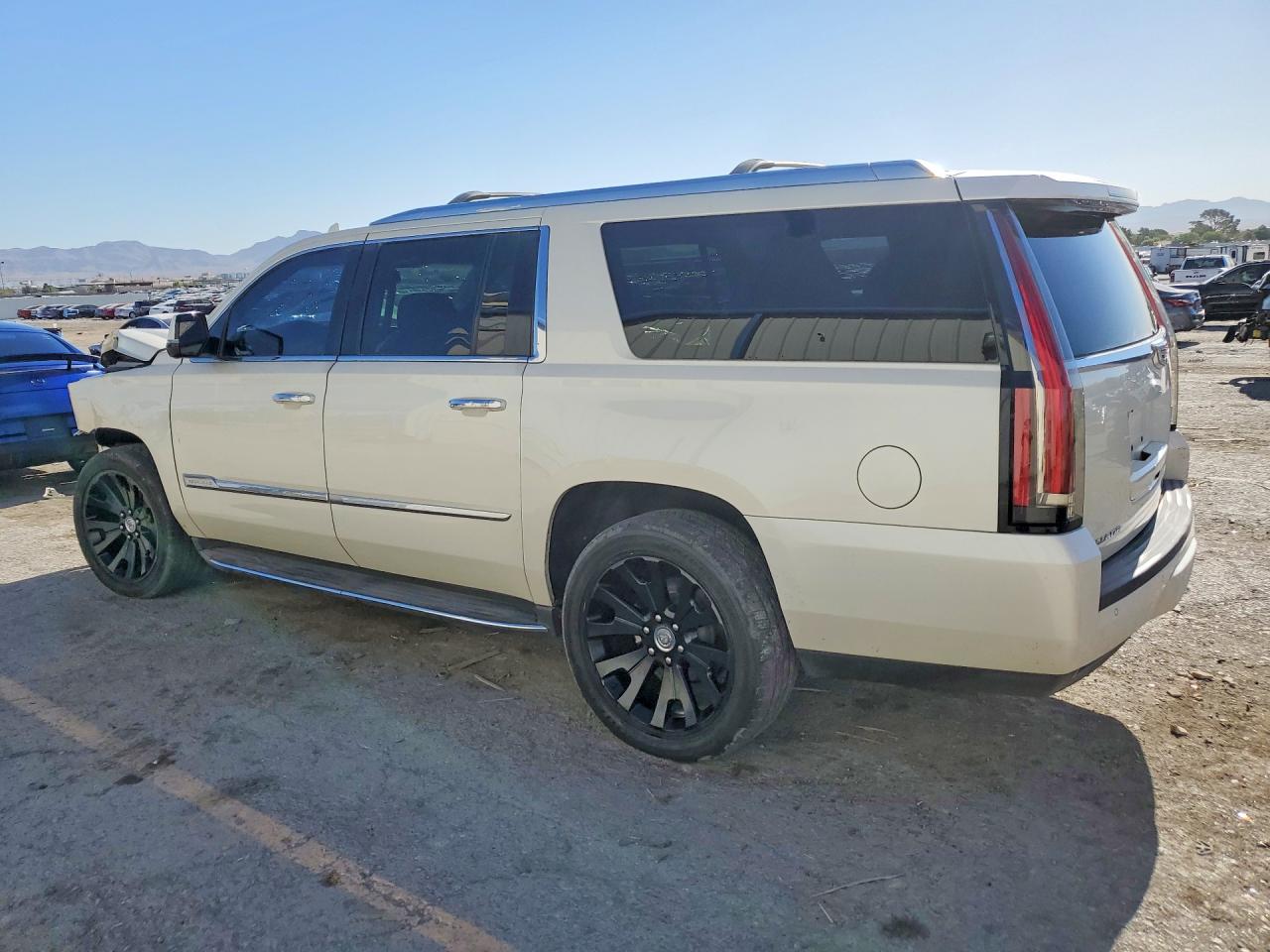2015 CADILLAC ESCALADE ESV LUXURY — снимка 2