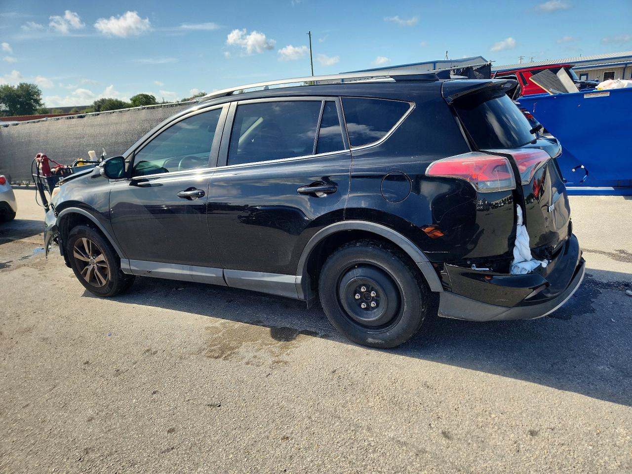 2017 TOYOTA RAV4 XLE — снимка 2