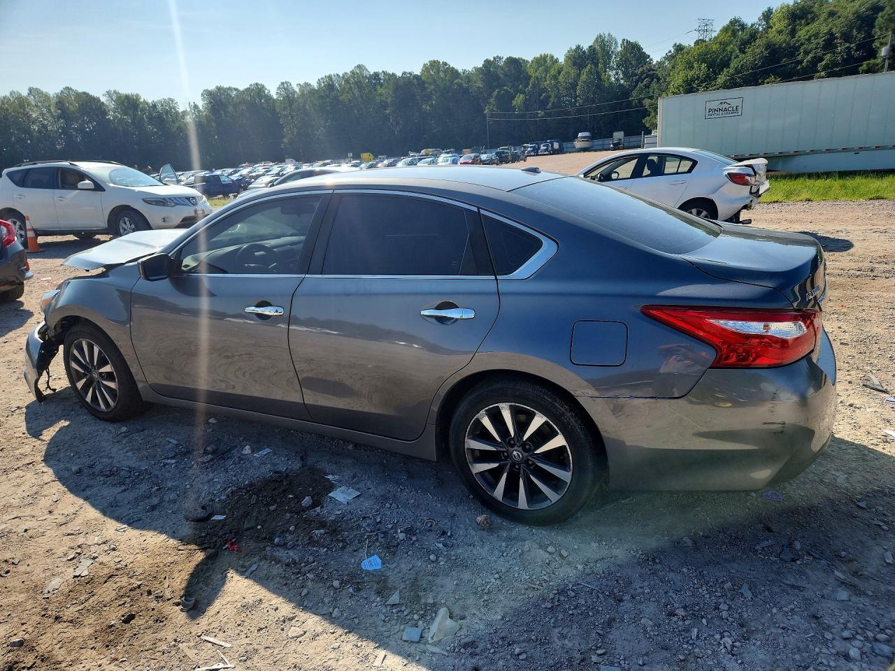 2017 NISSAN ALTIMA 2.5 SV — photo 2