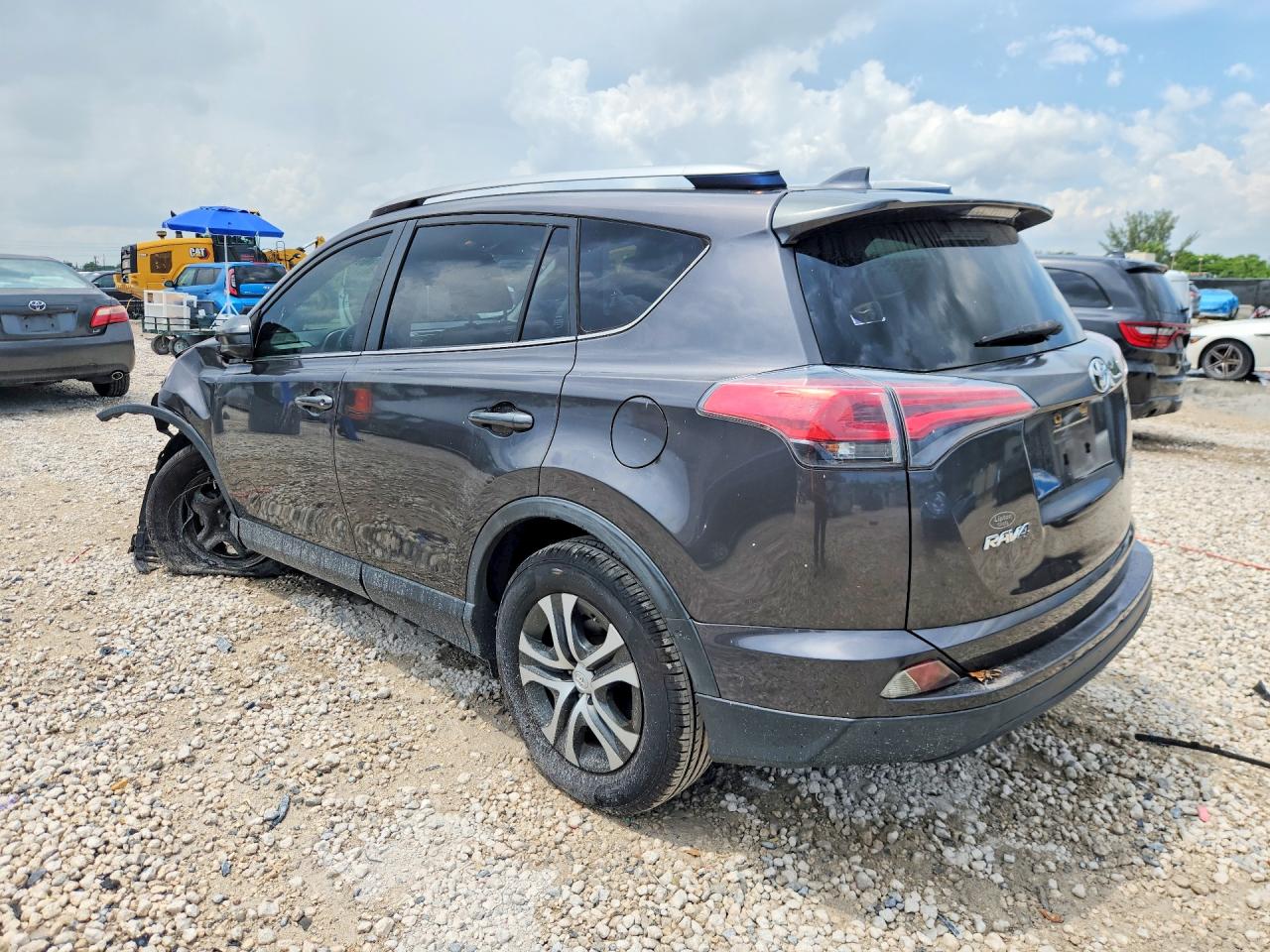 2018 TOYOTA RAV4 LE — снимка 2