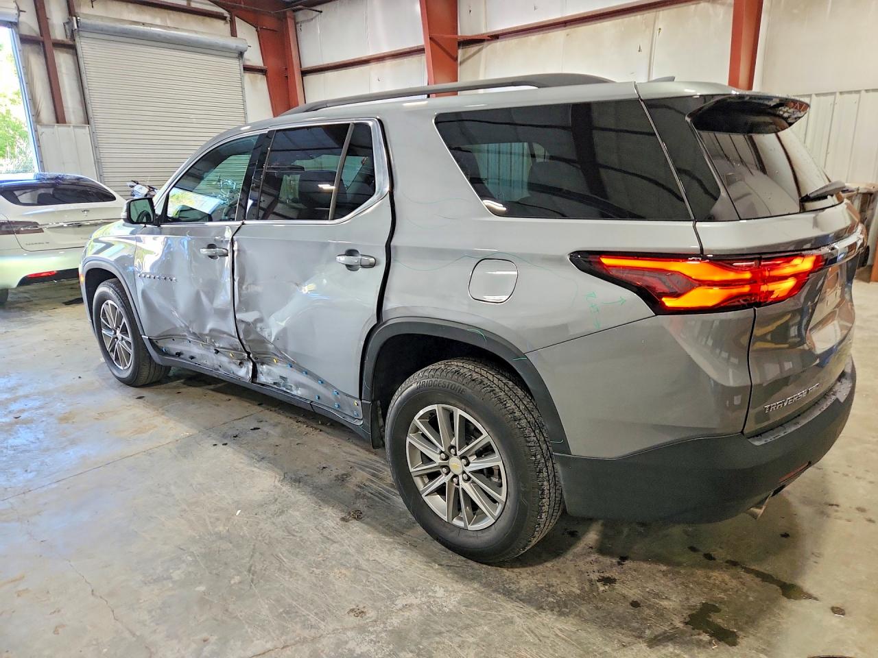 2023 CHEVROLET TRAVERSE LT — снимка 2
