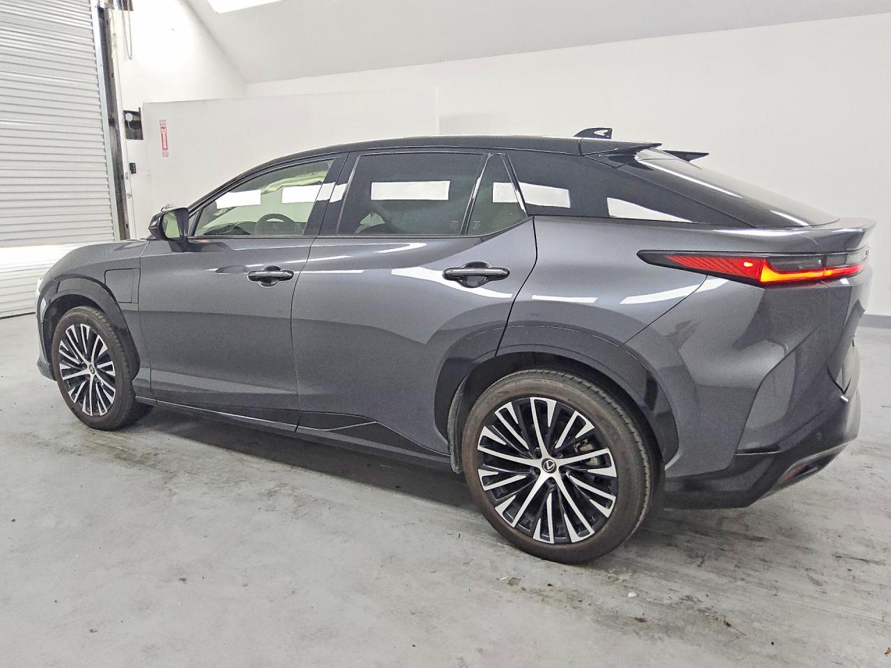 2024 LEXUS RZ 300E — снимка 2