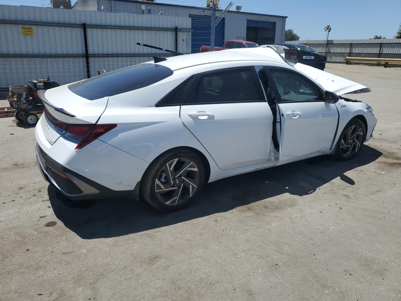 2025 HYUNDAI ELANTRA SEL SPORT — снимка 3
