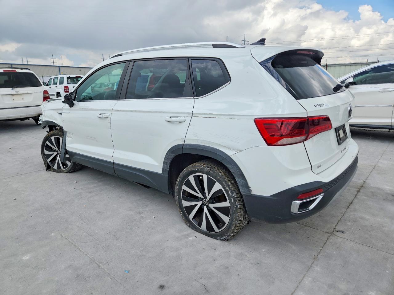 2022 VOLKSWAGEN TAOS SE — снимка 2