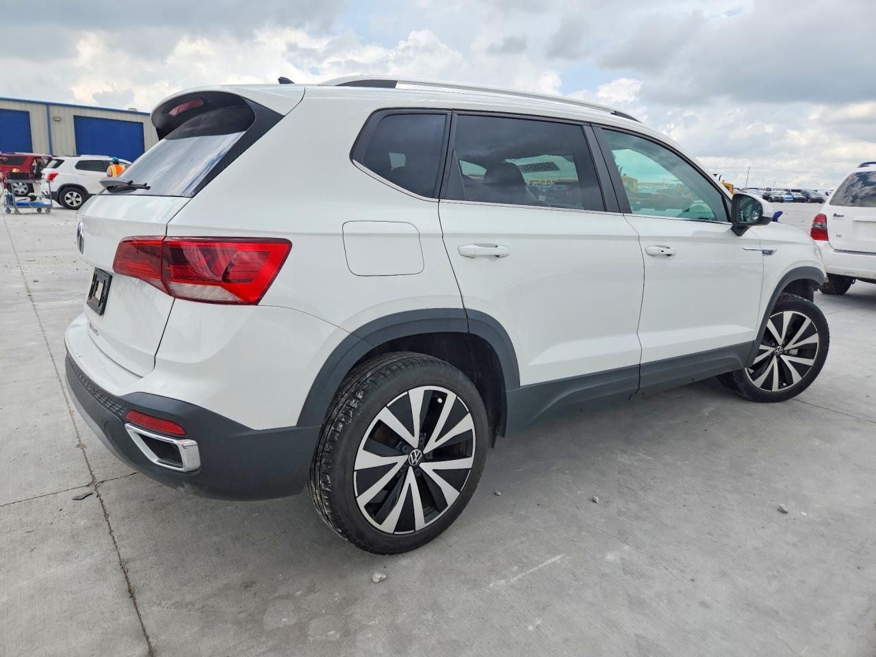 2022 VOLKSWAGEN TAOS SE — снимка 3