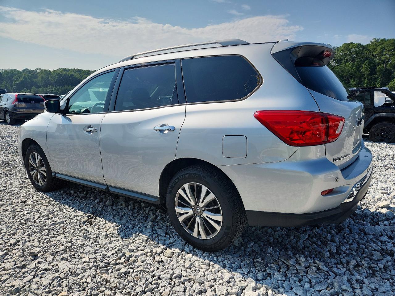 2019 NISSAN PATHFINDER SV — снимка 2