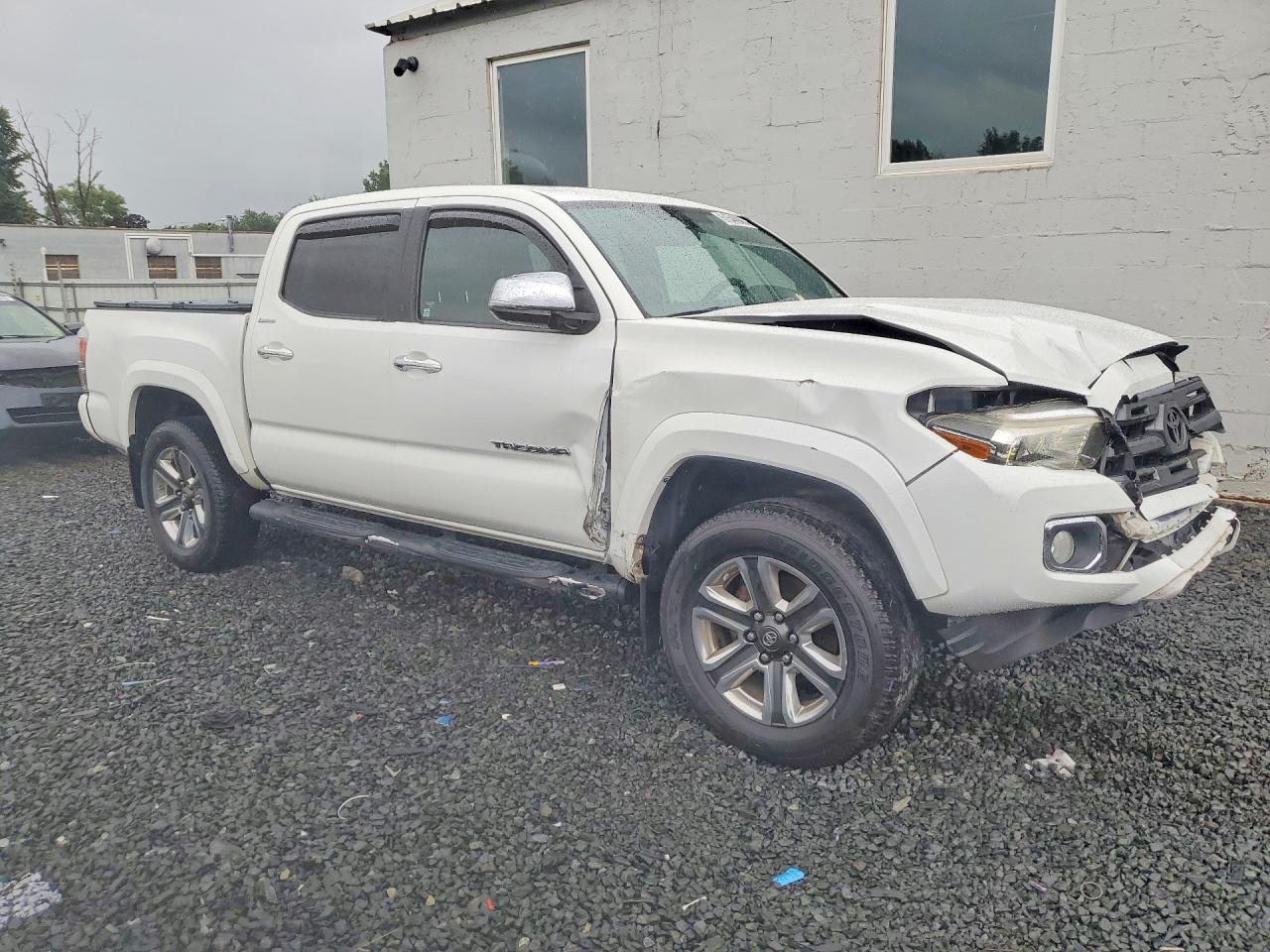 2017 TOYOTA TACOMA LIMITED — снимка 4
