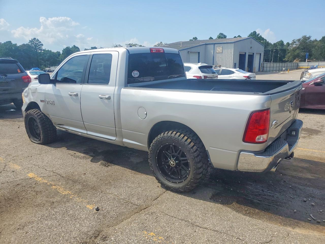 2015 RAM 1500 SLT — снимка 2