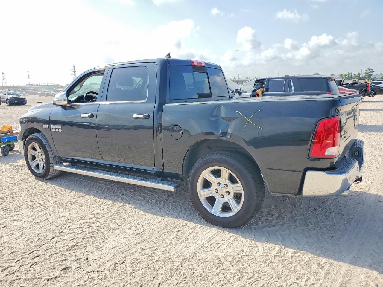 2018 RAM 1500 SLT — снимка 2