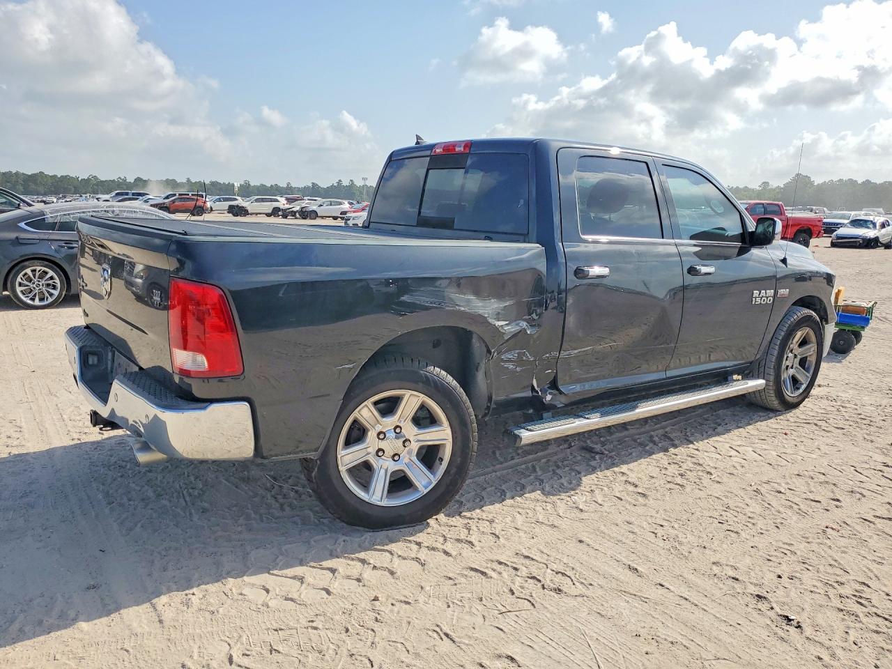 2018 RAM 1500 SLT — снимка 3