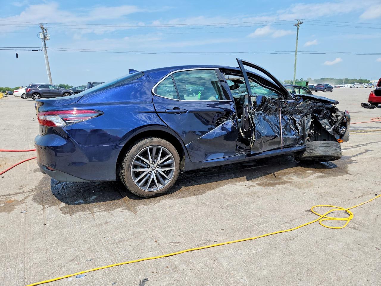 2021 TOYOTA CAMRY XLE — снимка 3