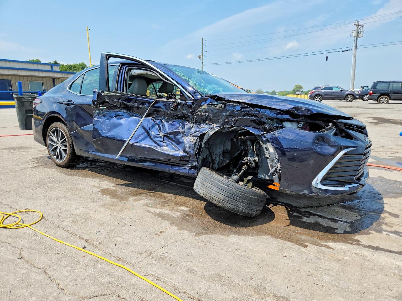 2021 TOYOTA CAMRY XLE — снимка 4