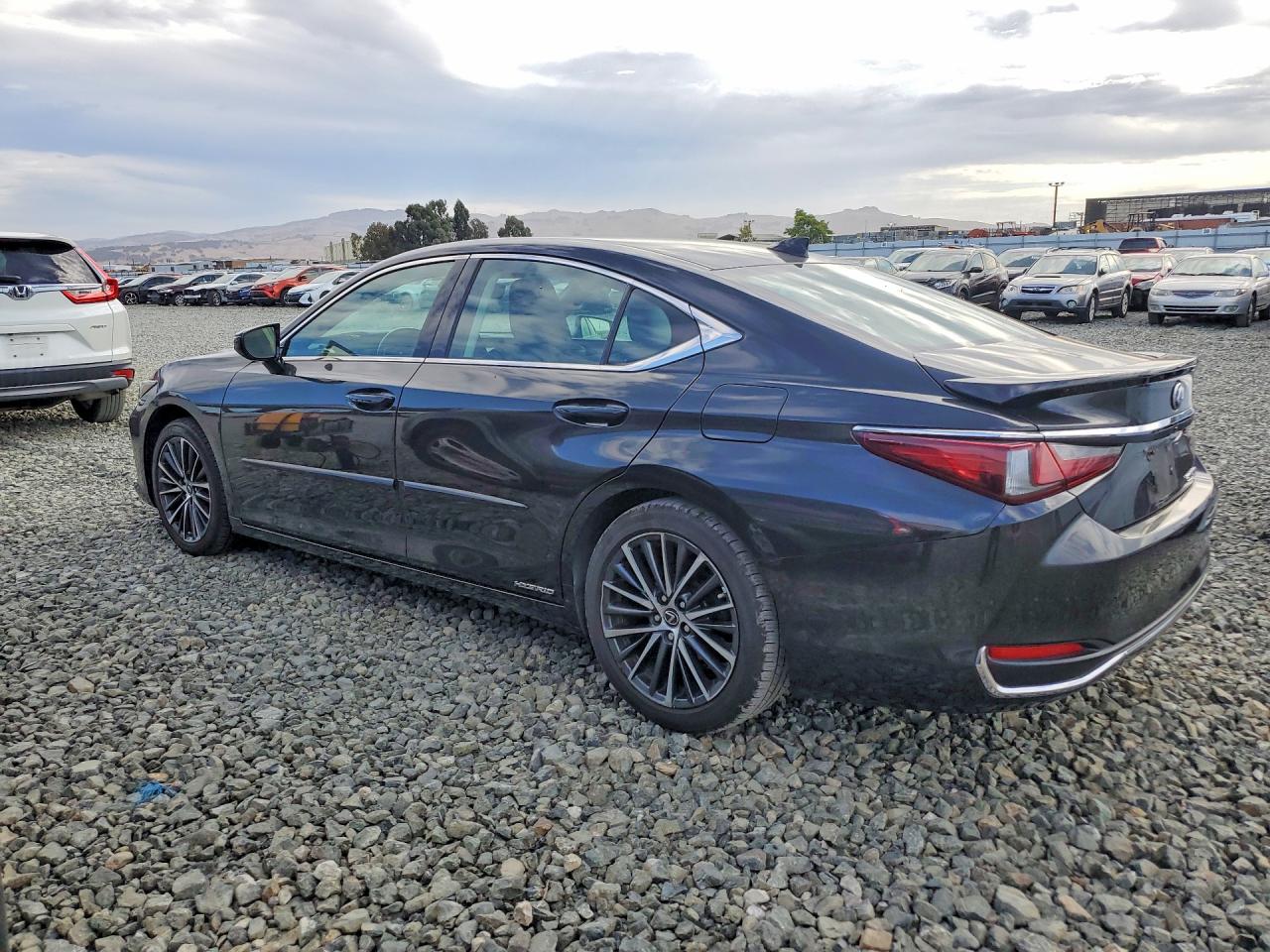 2022 LEXUS ES 300H BASE — снимка 2
