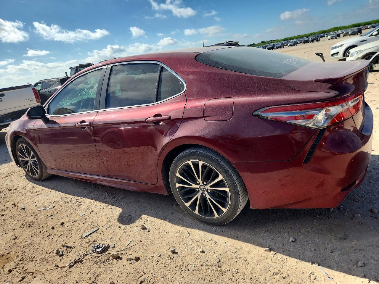 2018 TOYOTA CAMRY SE — снимка 2