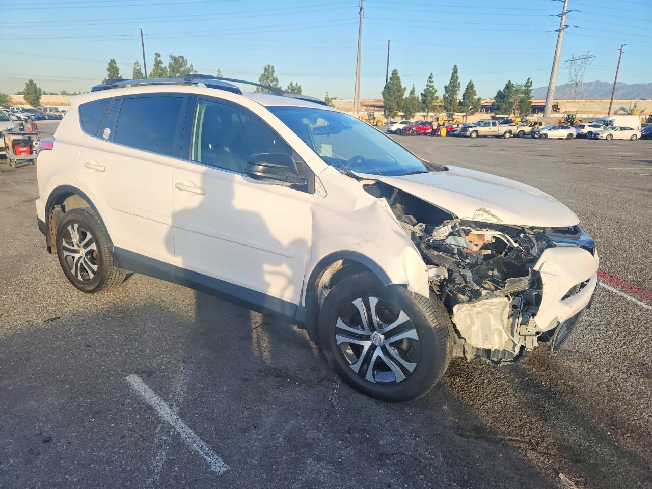 2018 TOYOTA RAV4 LE — снимка 4