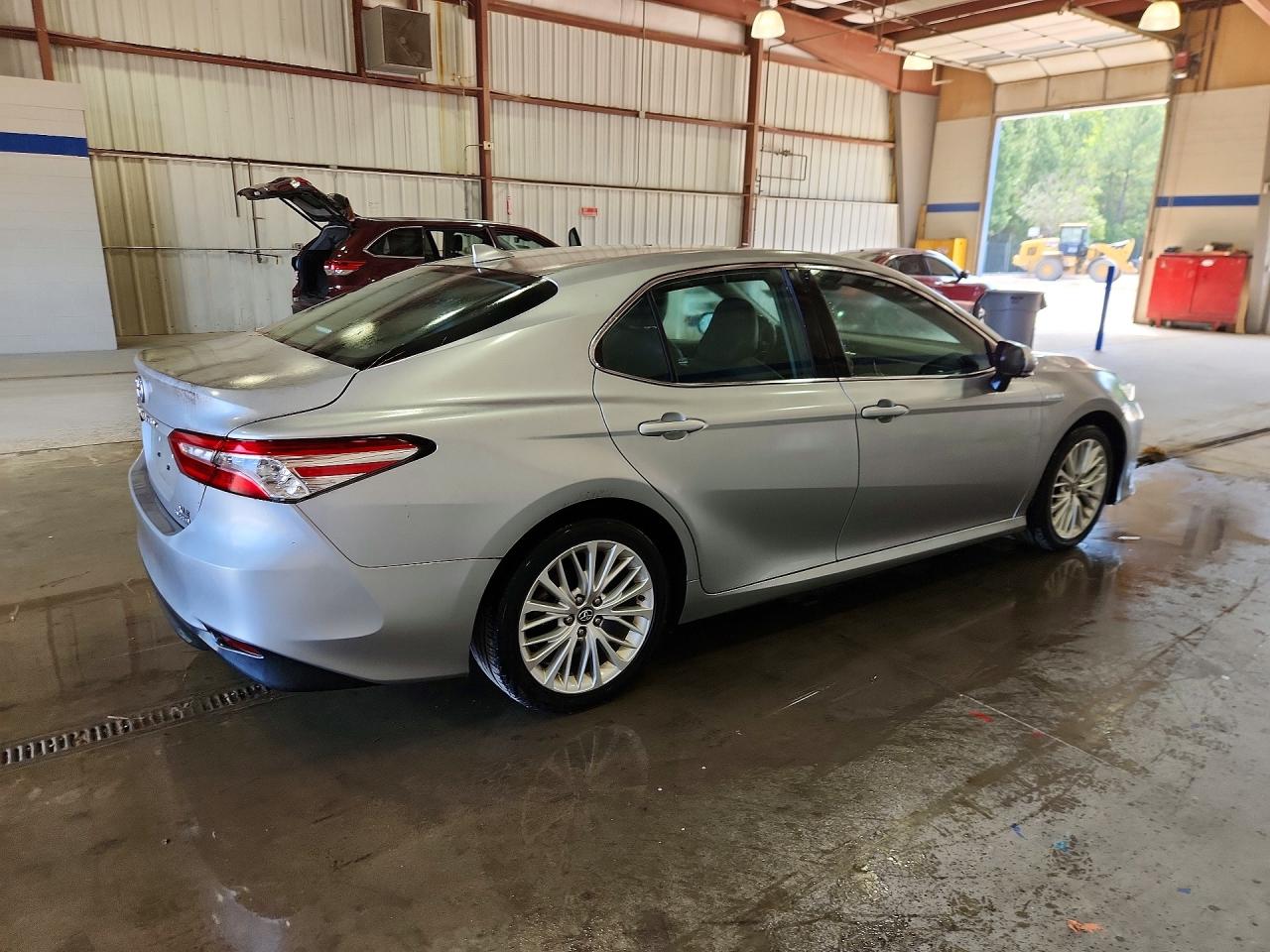 2019 TOYOTA CAMRY HYBRID XLE — снимка 3