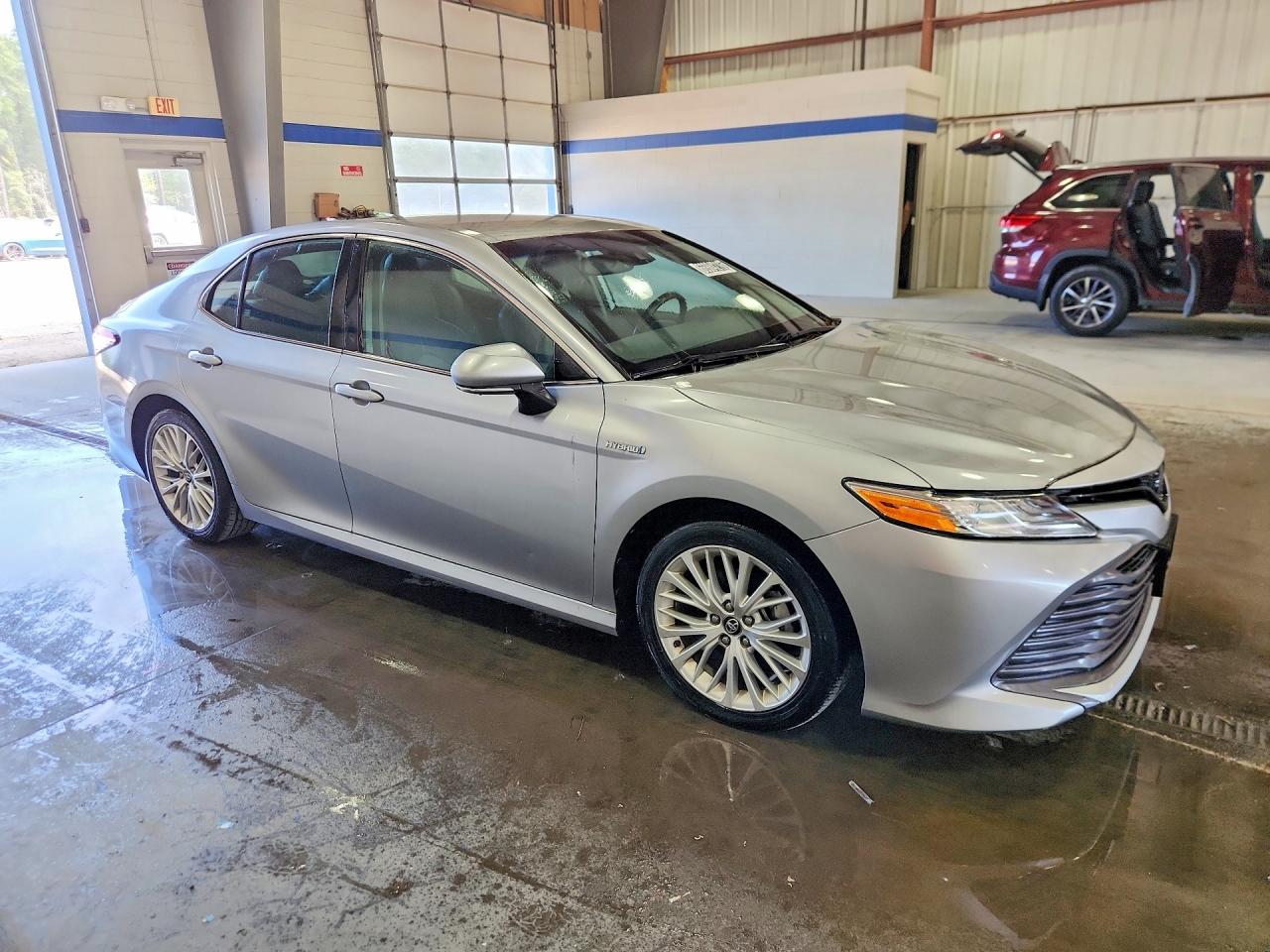 2019 TOYOTA CAMRY HYBRID XLE — снимка 4