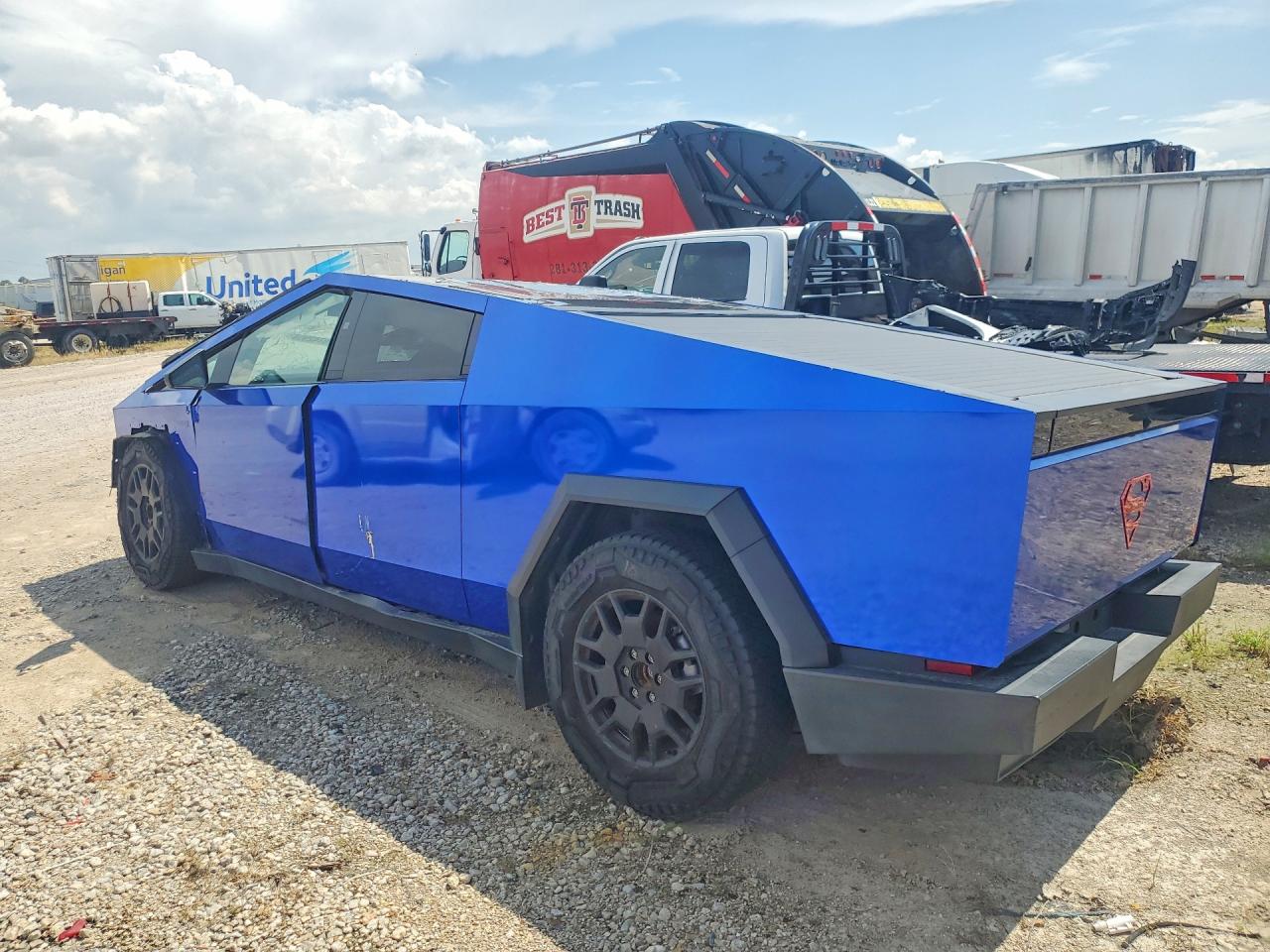 2024 TESLA CYBERTRUCK — снимка 2