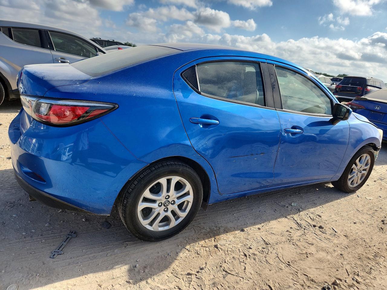 2017 TOYOTA YARIS IA BASE — снимка 3