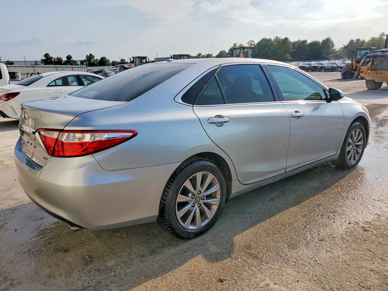 2017 TOYOTA CAMRY XLE — снимка 3