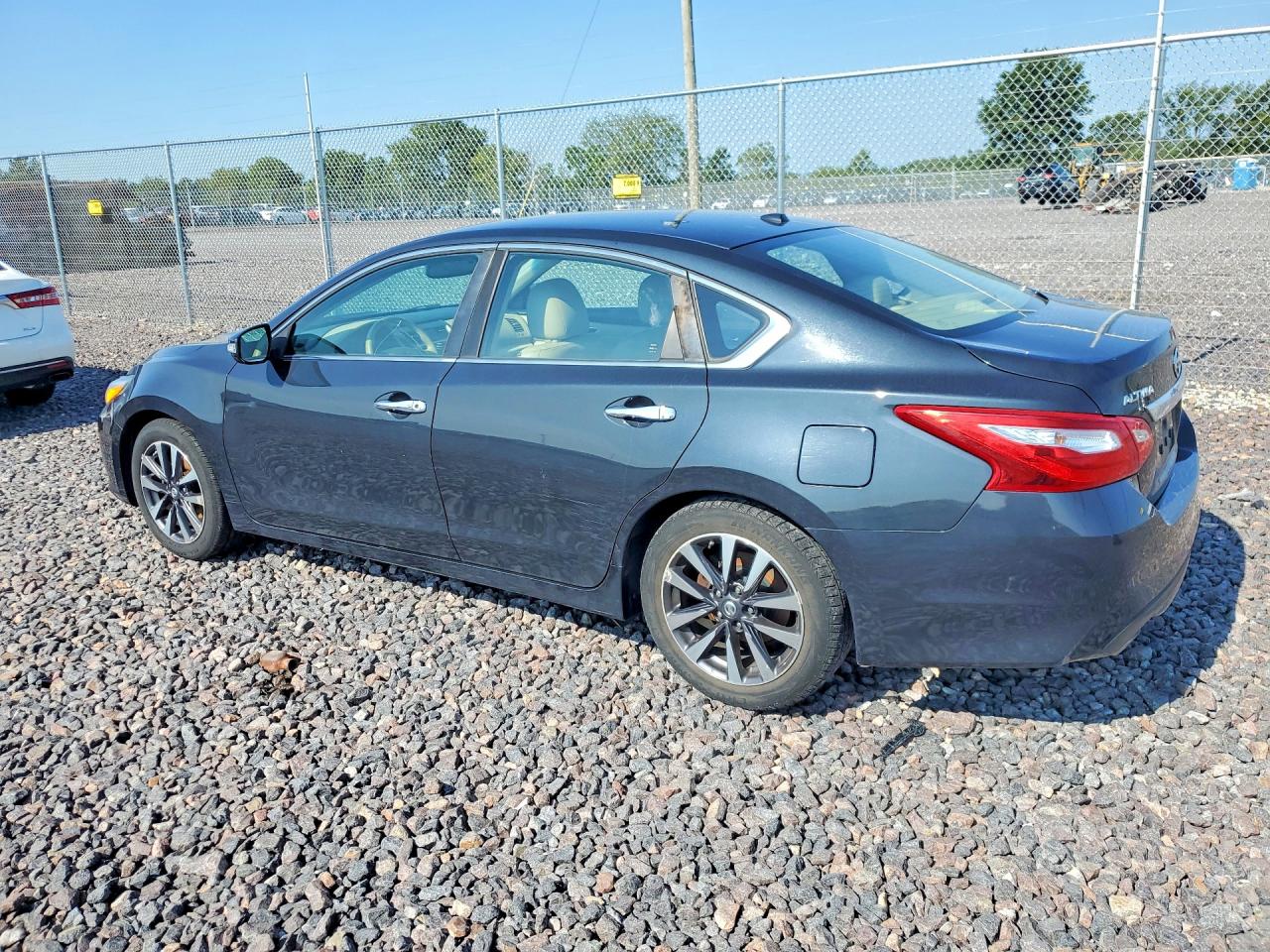 2017 NISSAN ALTIMA 2.5 SL — снимка 2