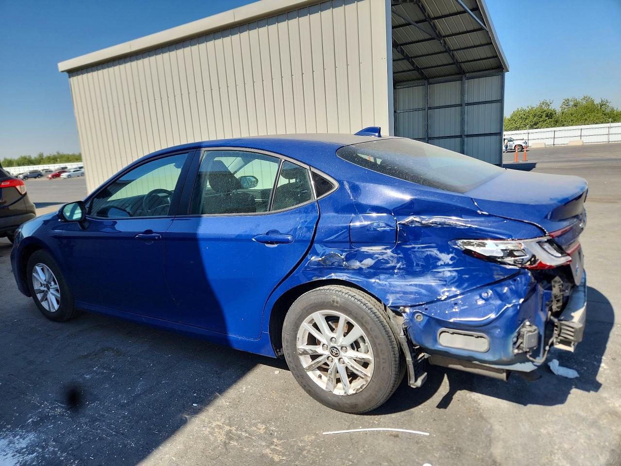 2025 TOYOTA CAMRY LE — снимка 2