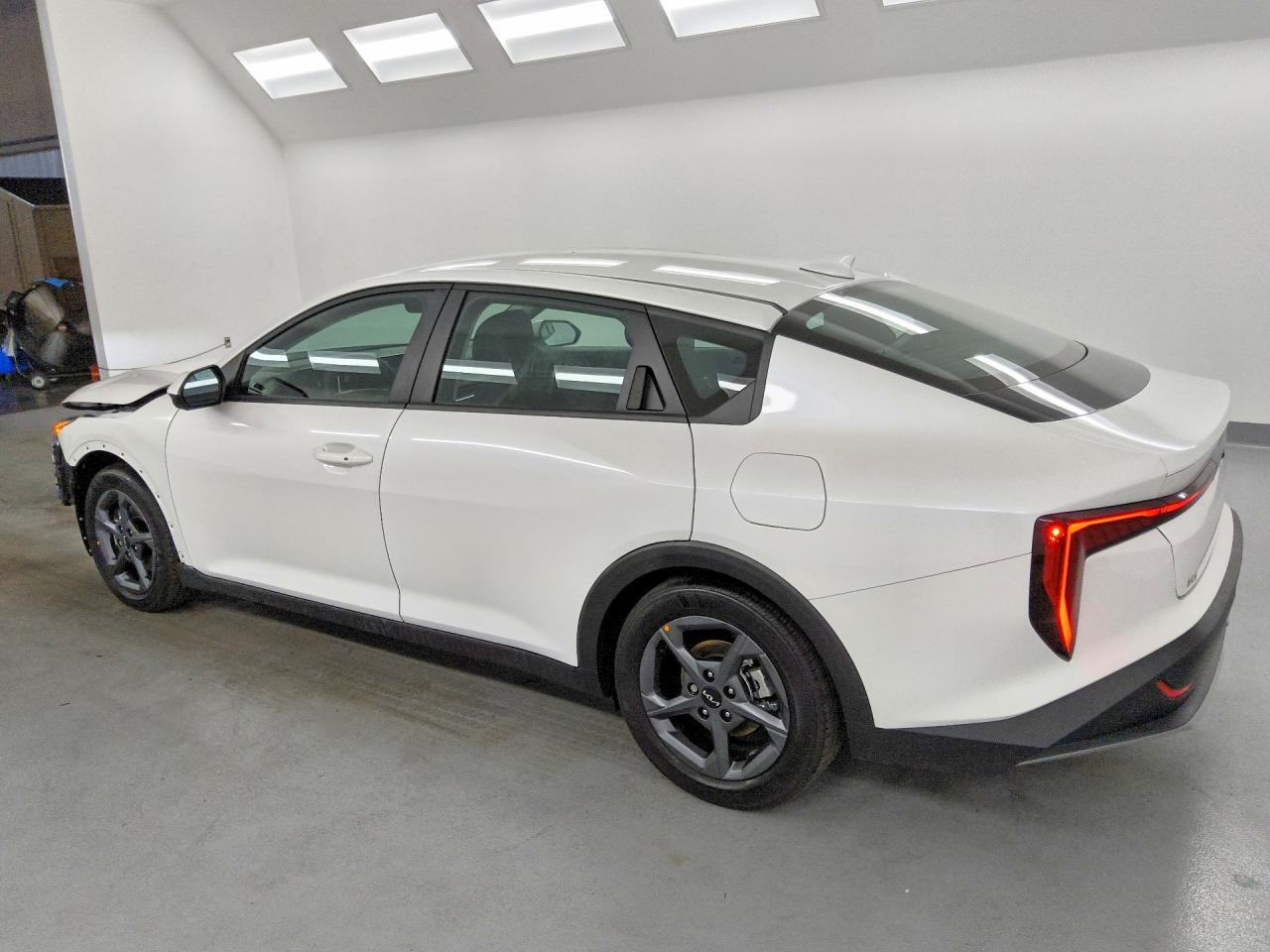 2025 KIA K4 LXS — снимка 2