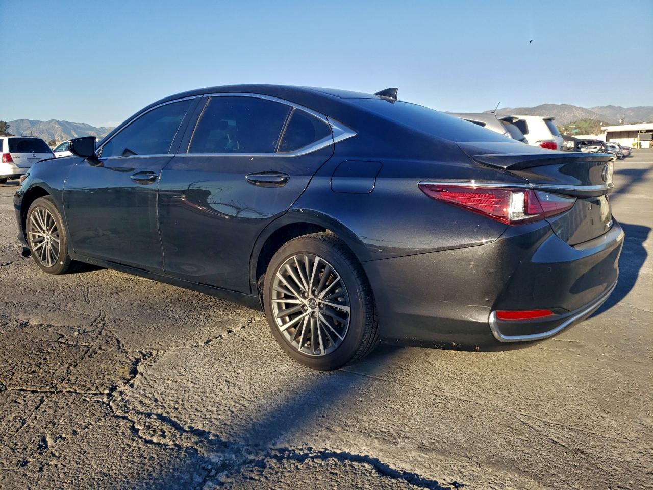 2024 LEXUS ES300H — снимка 2