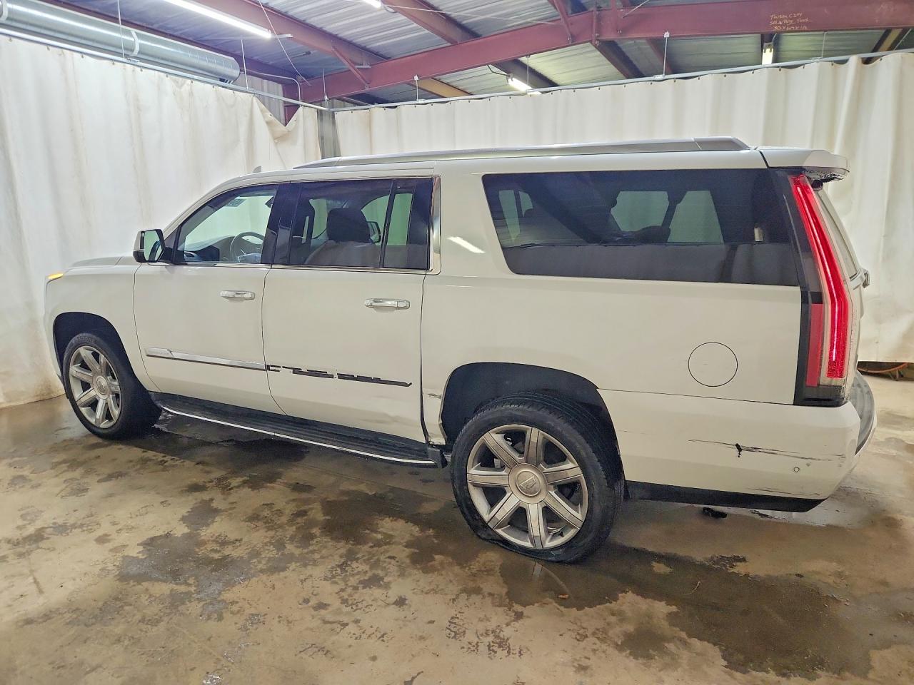 2017 CADILLAC ESCALADE ESV LUXURY — снимка 2