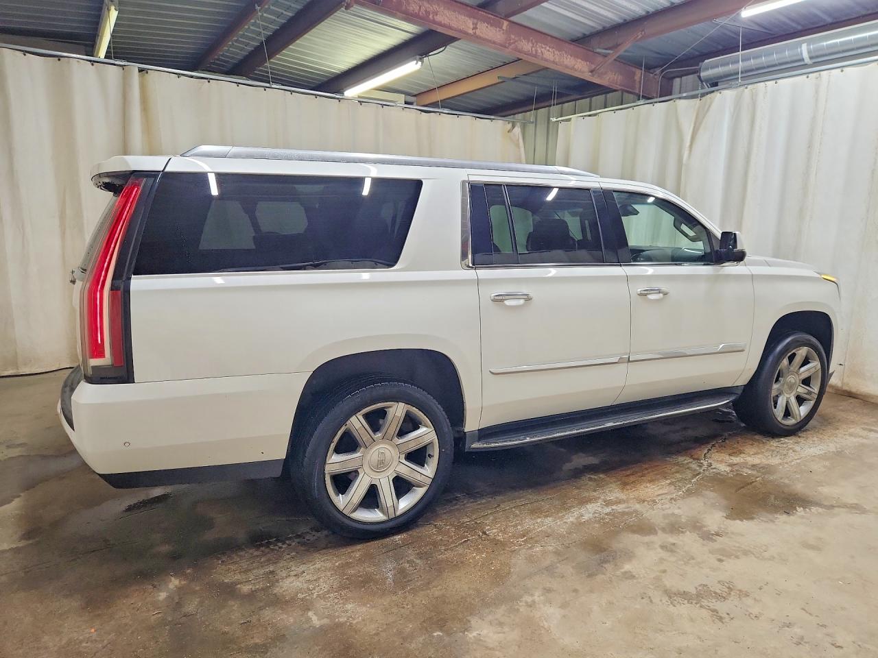 2017 CADILLAC ESCALADE ESV LUXURY — снимка 3