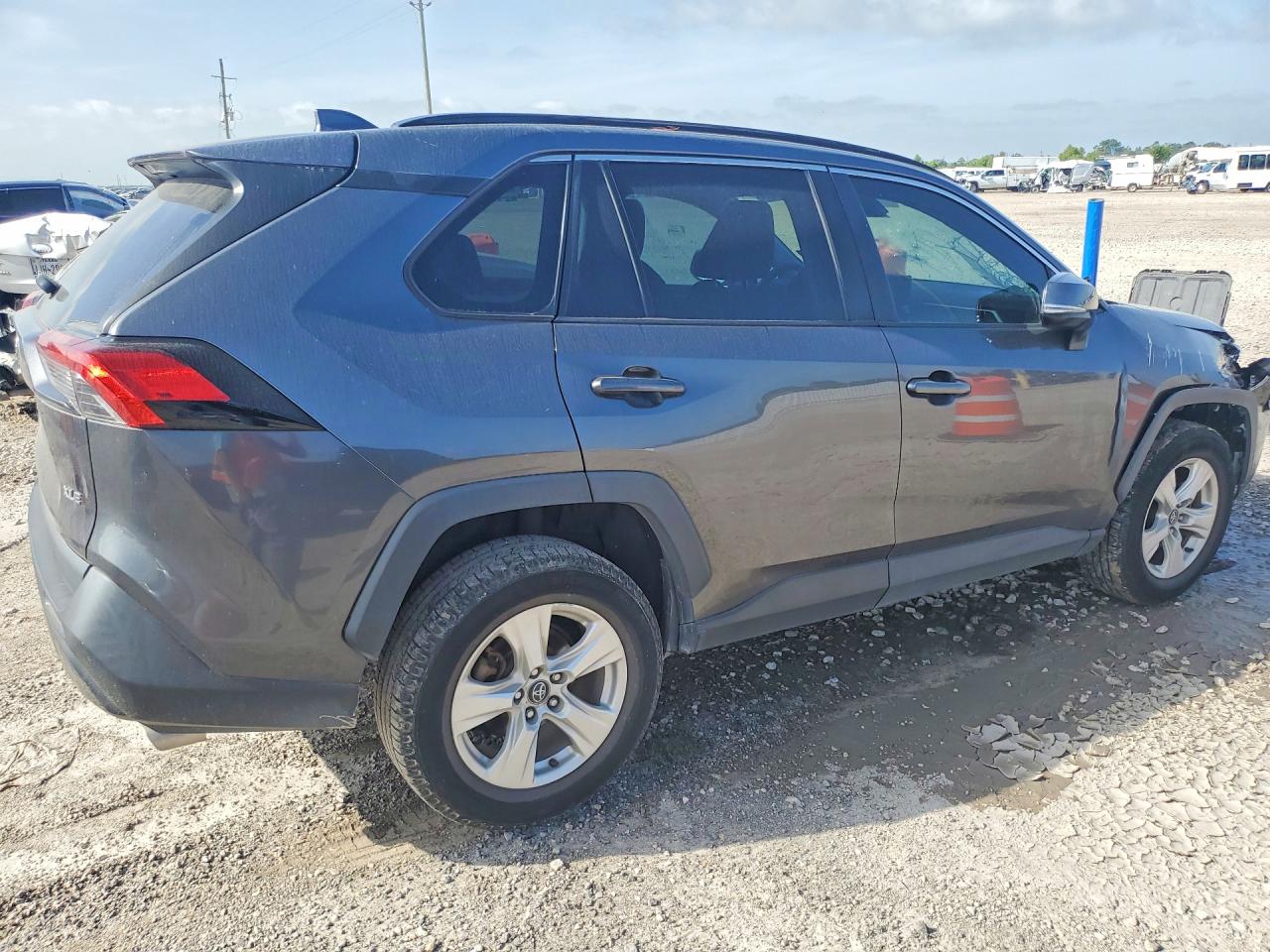 2021 TOYOTA RAV4 XLE — снимка 3