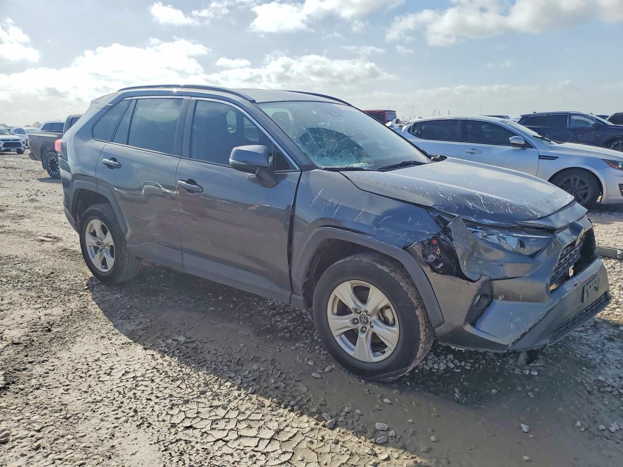 2021 TOYOTA RAV4 XLE — снимка 4
