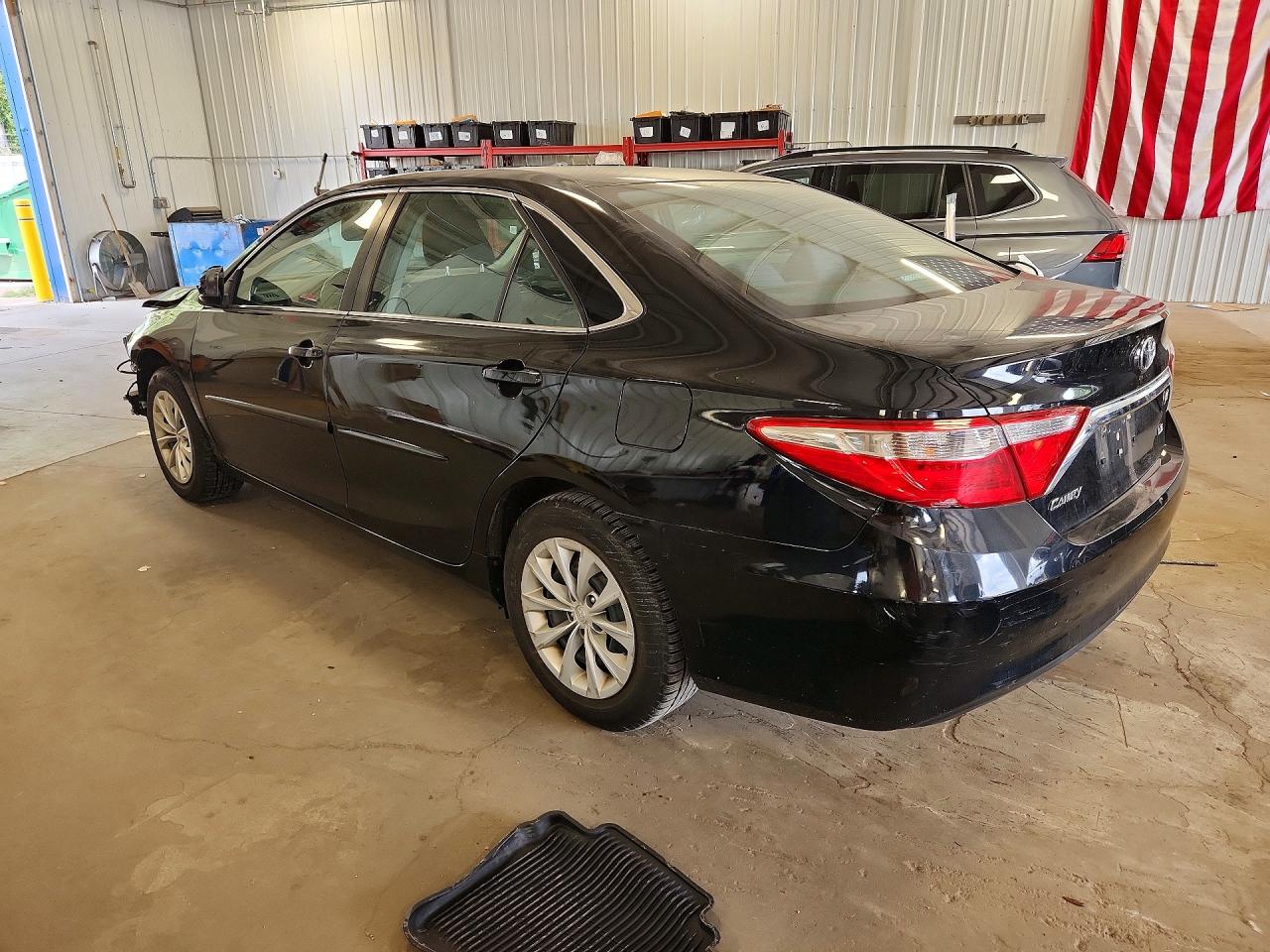 2017 TOYOTA CAMRY LE — снимка 2