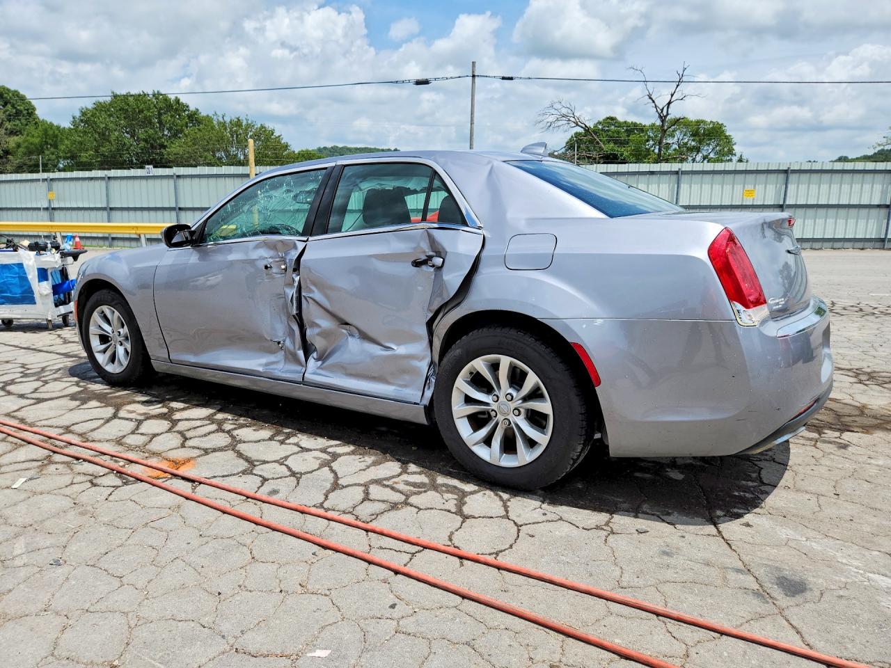 2015 CHRYSLER 300 LIMITED — снимка 2