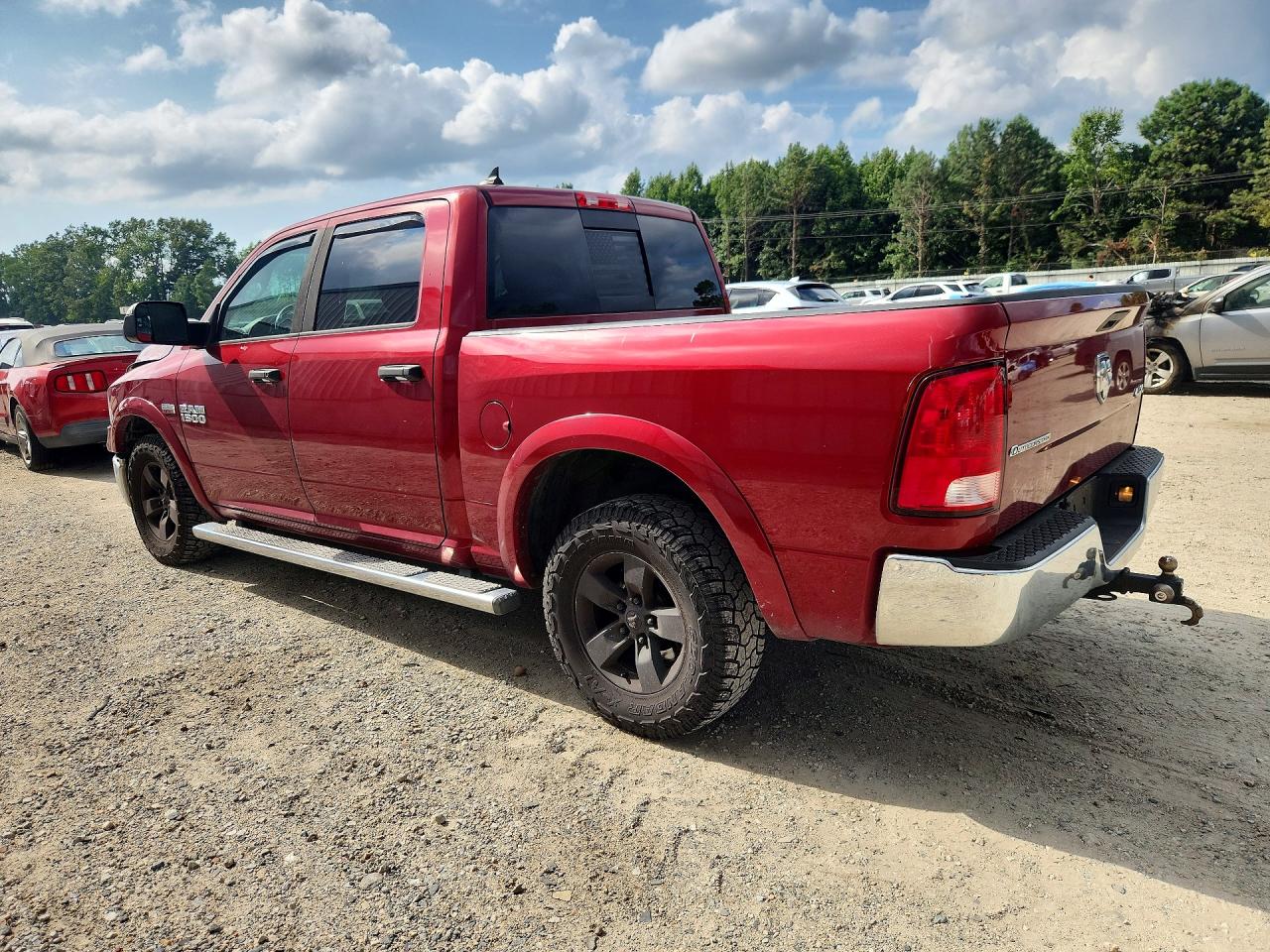 2015 RAM 1500 SLT — снимка 2