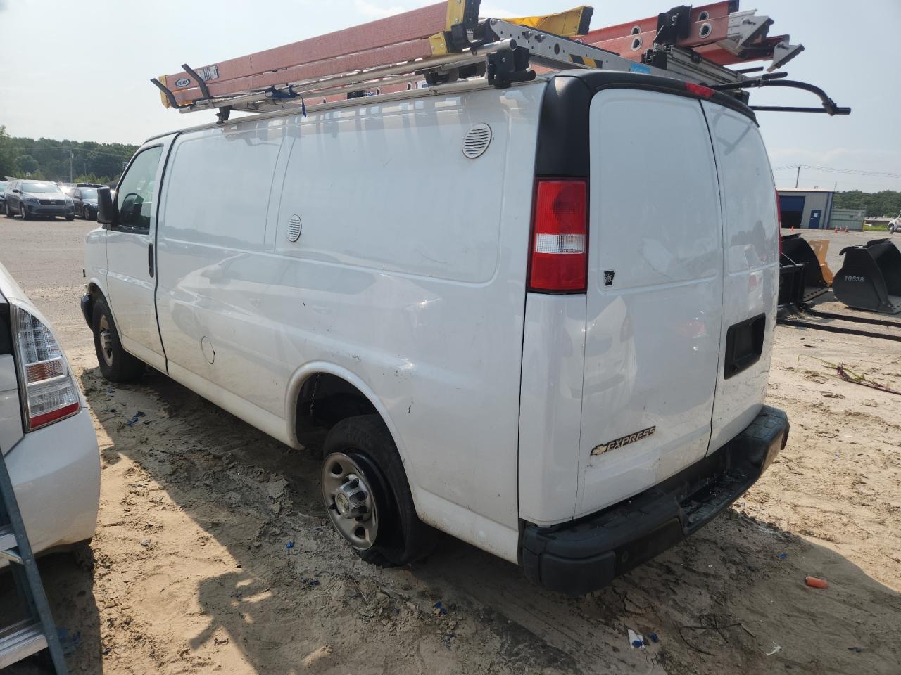 2020 CHEVROLET EXPRESS G2500 — снимка 2