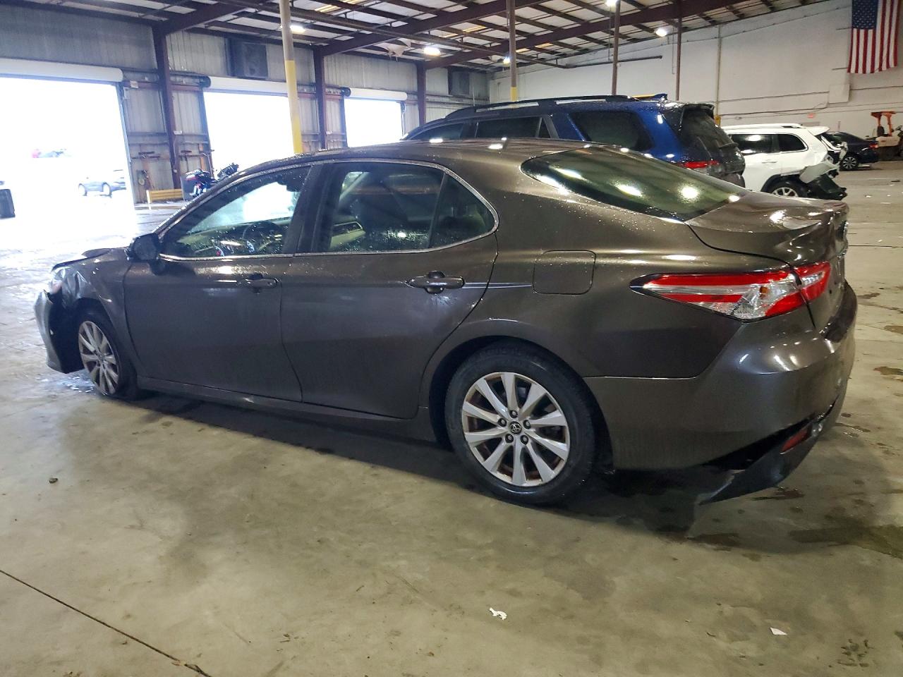 2018 TOYOTA CAMRY LE — снимка 2