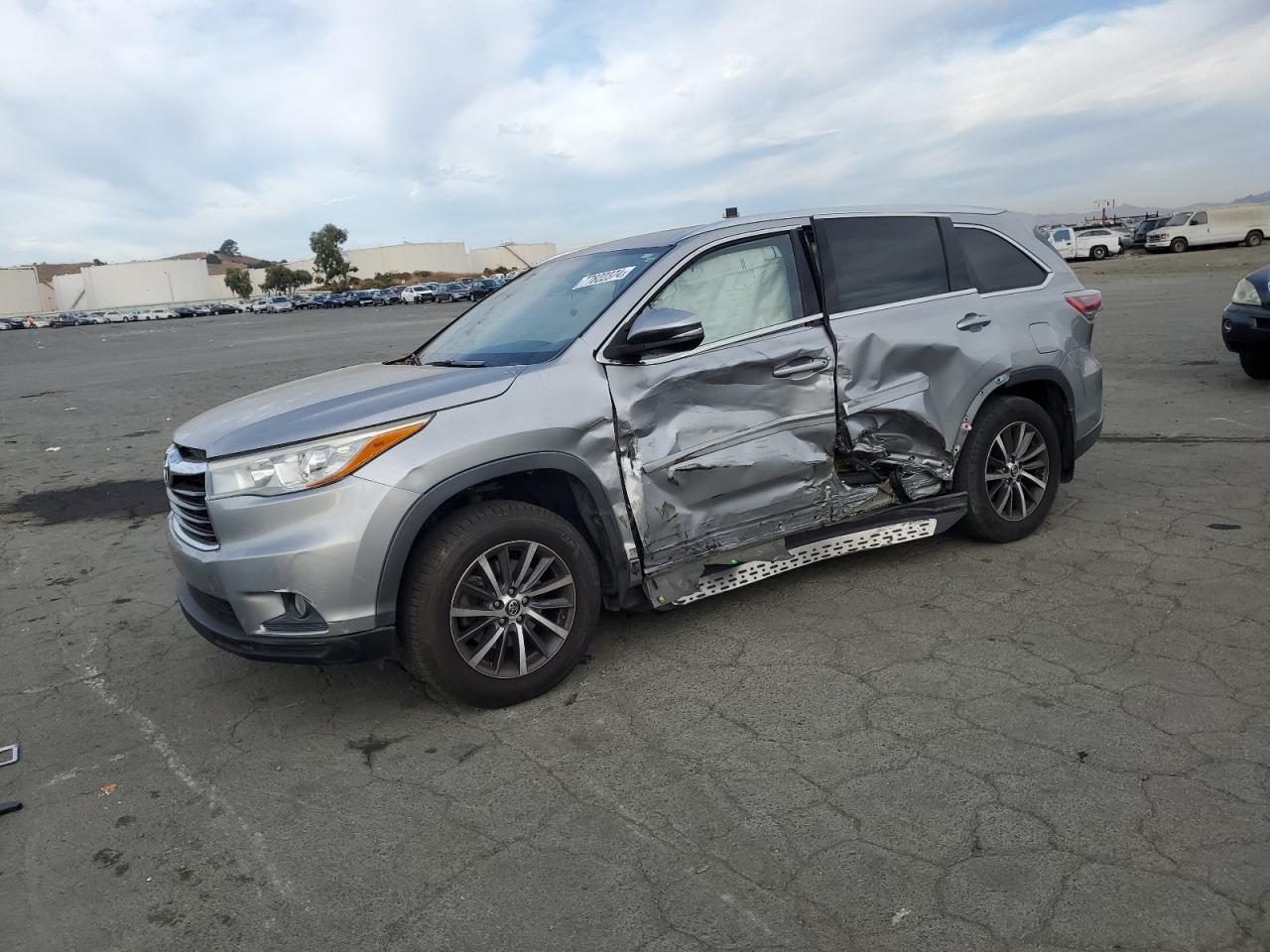2016 TOYOTA HIGHLANDER XLE