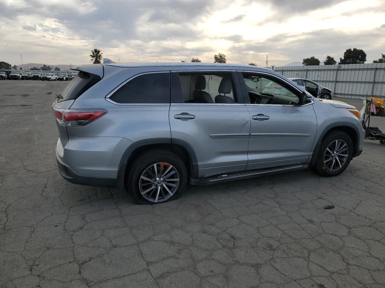 2016 TOYOTA HIGHLANDER XLE — снимка 3