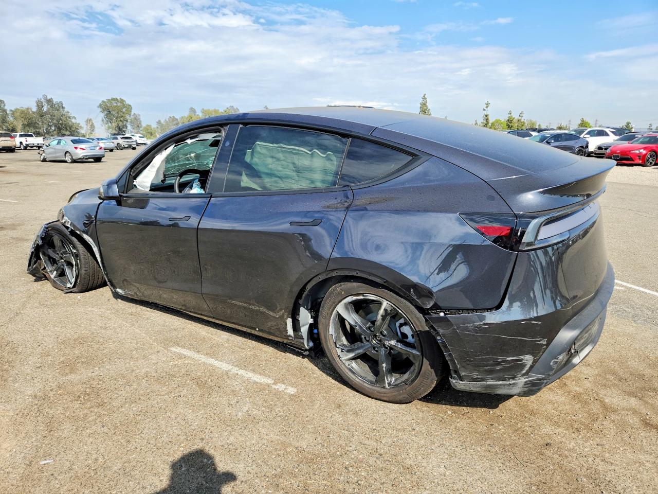 2026 TESLA MODEL Y — снимка 2