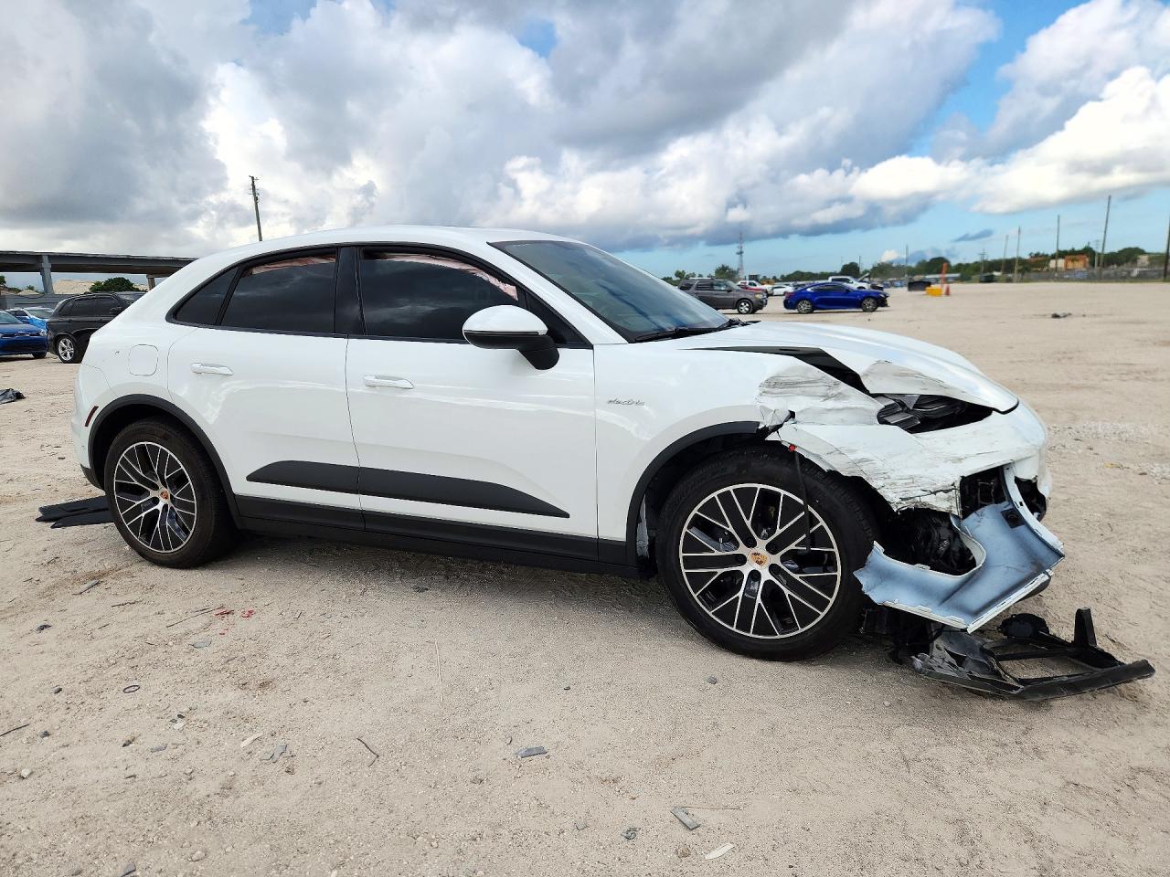 2025 PORSCHE MACAN — photo 4