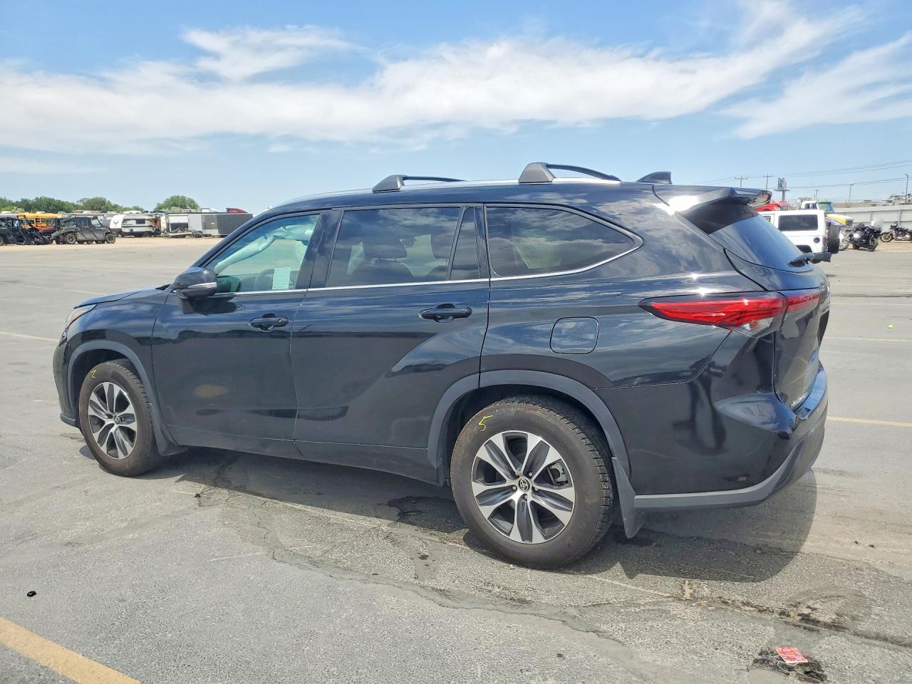 2021 TOYOTA HIGHLANDER XLE — снимка 2