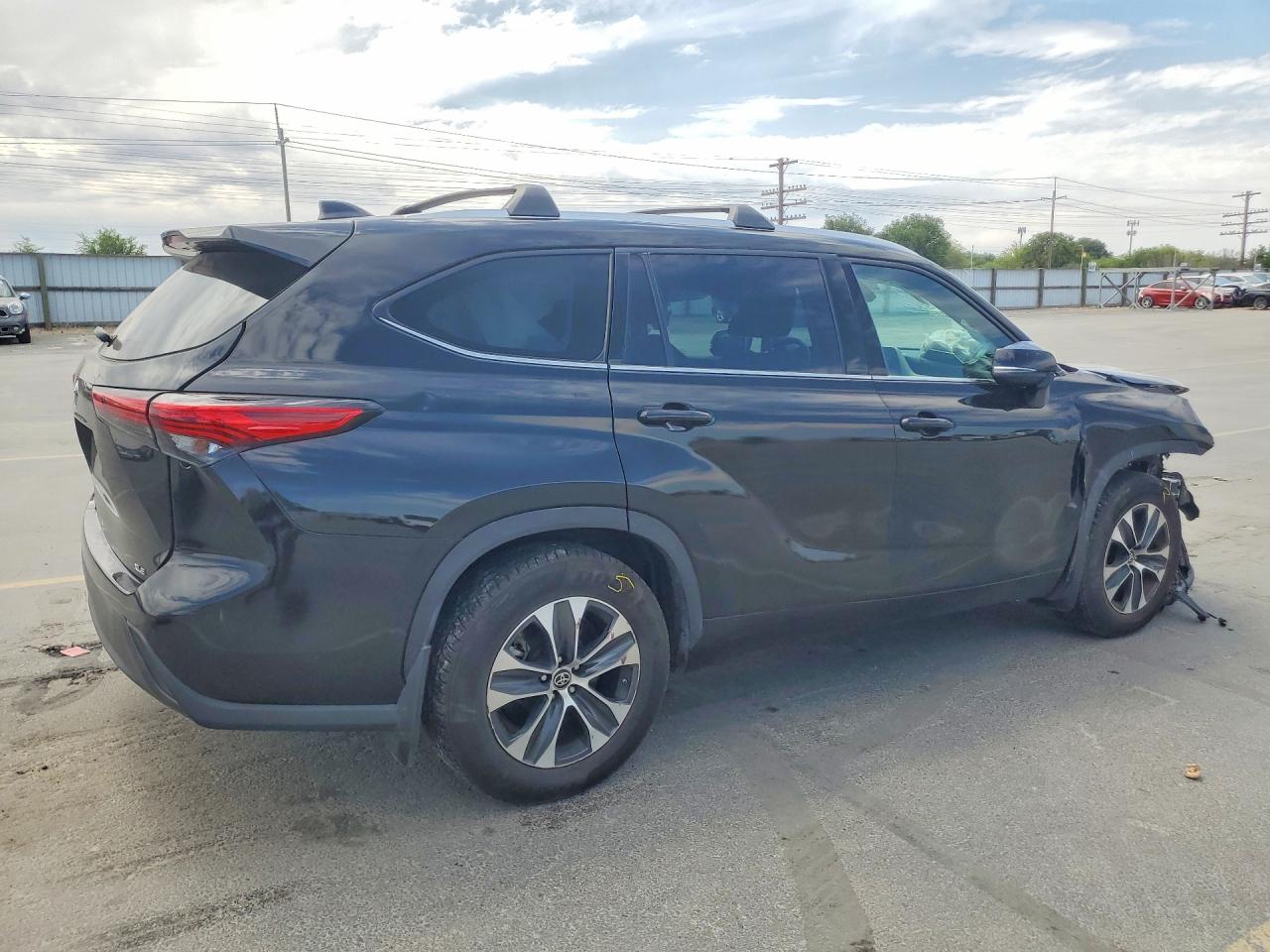 2021 TOYOTA HIGHLANDER XLE — снимка 3