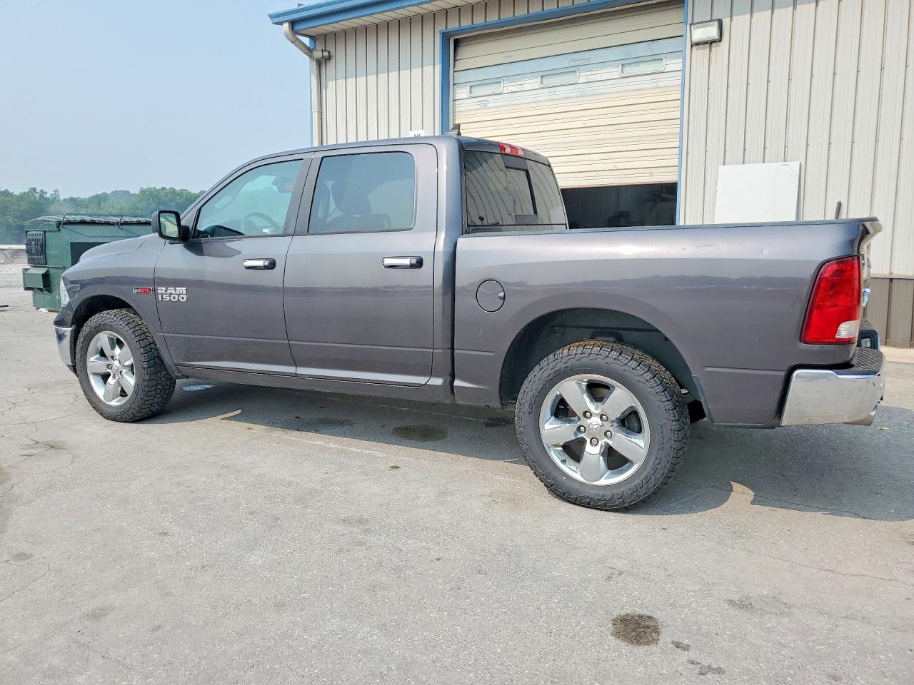 2017 RAM 1500 SLT — снимка 2