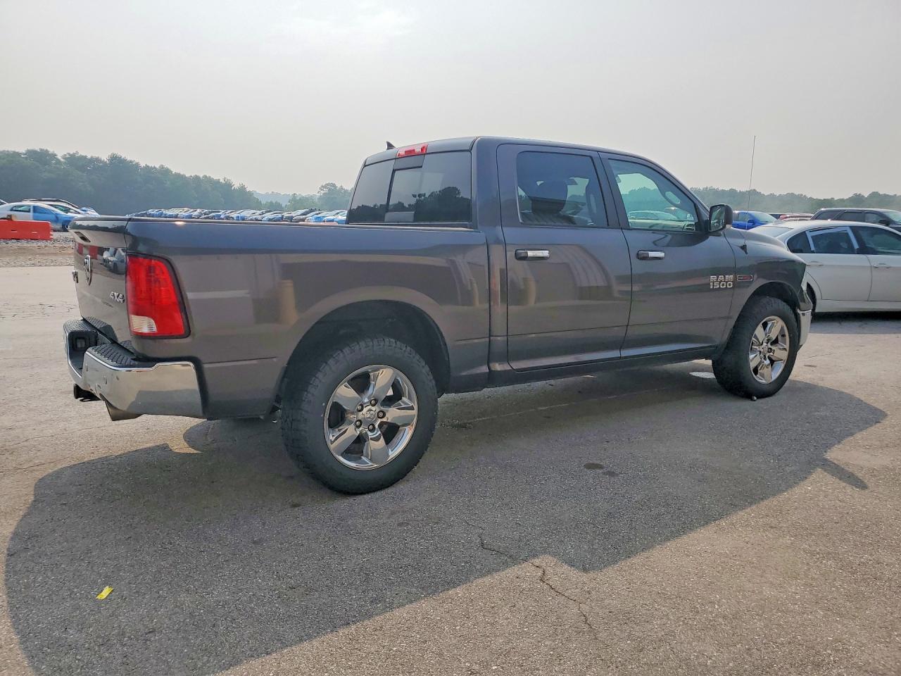 2017 RAM 1500 SLT — снимка 3