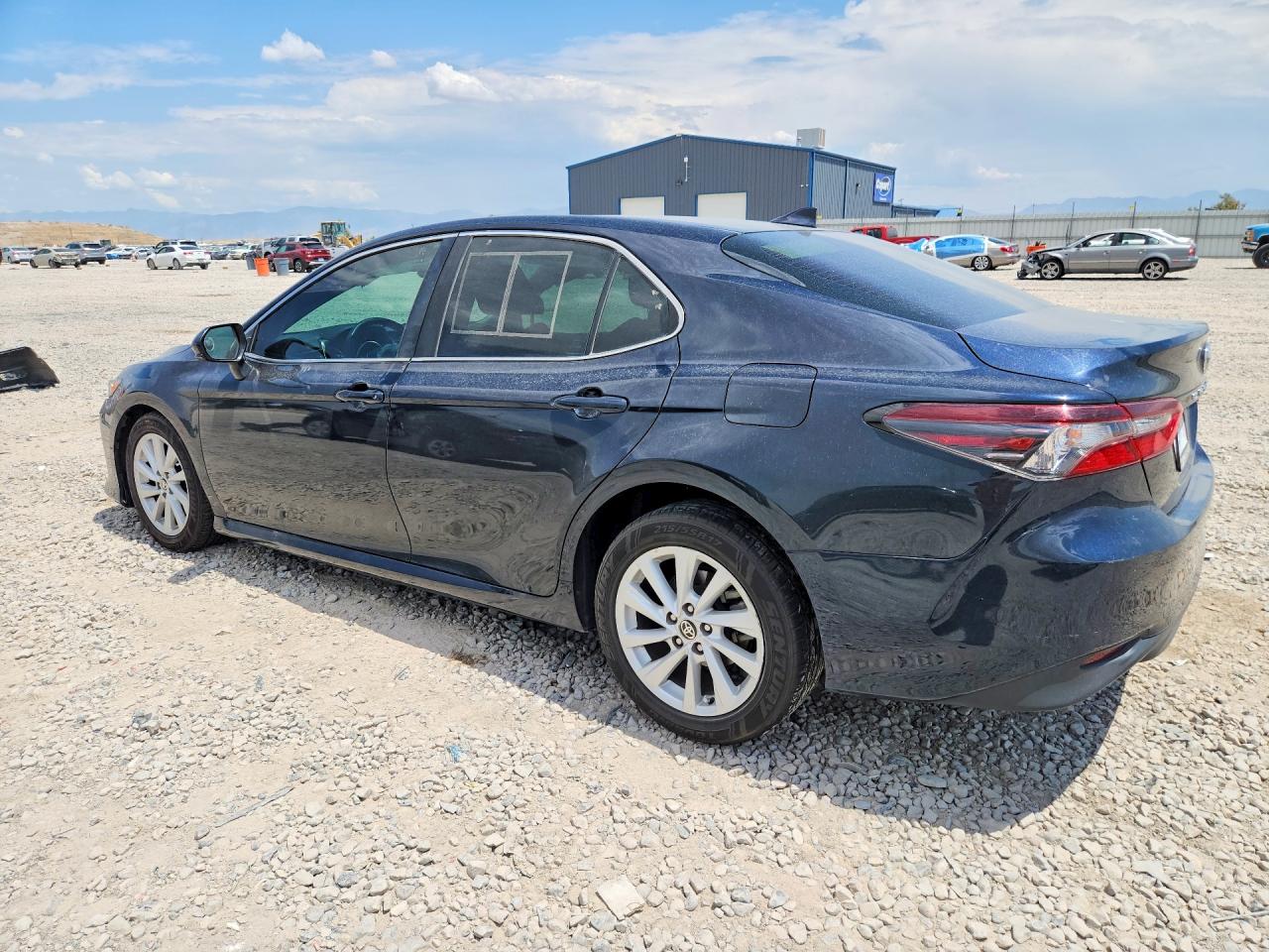 2021 TOYOTA CAMRY LE — снимка 2